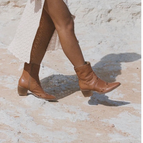 Call me the breeze Maisie Moon Phase Boots - Picture 4 of 11